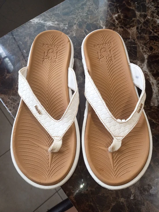 White Woven Thong Sandal with Cushioned Tan Footbed - Women - Picture 2 of 9